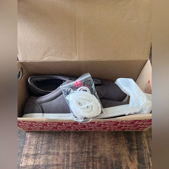 Vans - Picture 7 of 8